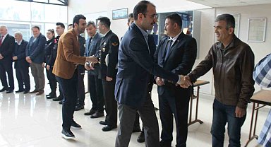 Biga protokolü depremzede aileler ve vatandaşlarla bayramlaştı