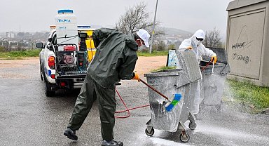 Biga'da konteynerlar yıkanarak, dezenfekte ediliyor