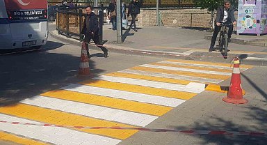 Biga'da yaya geçitleri boyanıyor