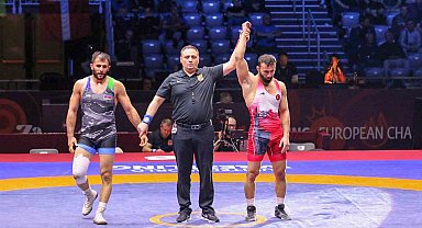 Burhan Akbudak finale yükseldi