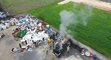 Geri Dönüşüm Tesisinde Çıkan Yangın Havadan Görüntülendi