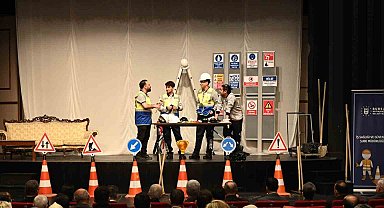 Bursa'da iş sağlığı ve güvenliği sahnede anlatıldı