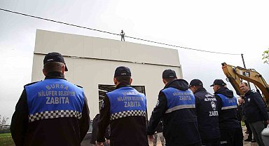 Bursa'da kaçak yapıyı yıktırmamak için canını hiçe saydı
