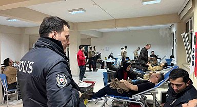 Bursa'da yüzlerce polis ve bekçi 'Asgari düzey uyarısı' yapan Kızılay'a kan dostu oldu