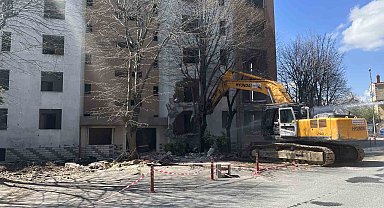 Büyükçekmece'de kentsel dönüşüm çerçevesinde riskli yapıların yıkımı devam ediyor