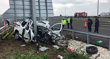 Çanakkale'de feci kaza: Anne ile oğlu hayatını kaybetti, baba ağır yaralı