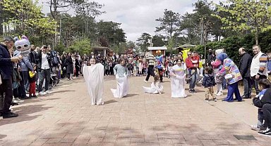 Çekmeköy'de hayvanat bahçesinde 23 Nisan coşkusu