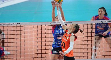 CEV Şampiyonlar Ligi: Igor Gorgonzola Novara: 3 - Eczacıbaşı Dynavit: 2