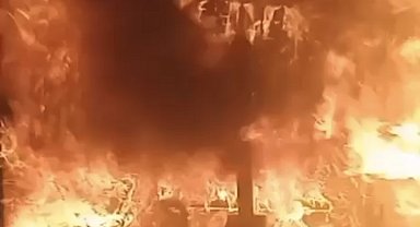 Çiftlik alev alev yandı, çok sayıda tavuk telef oldu