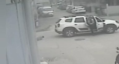 Cip yola fırlayan çocuğun üzerinden geçti: Kaza anı kamerada