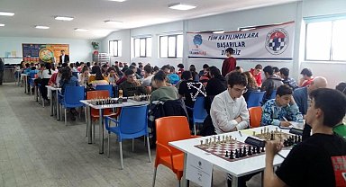 Çocuk Bayramı Satranç Turnuvası yoğun ilgi