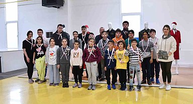 Çocuklar izciliği ve iklimi öğreniyor