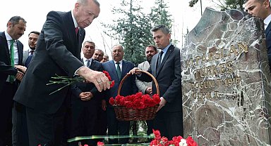 Cumhurbaşkanı Erdoğan, Alparslan Türkeş'in mezarını ziyaret etti