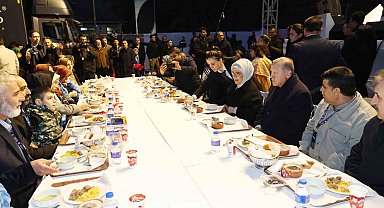 Cumhurbaşkanı Erdoğan: "Deprem turistleri kendi sahte gündemlerinin içinde kaybolup gitse de biz onların peşinden gitmeyeceğiz"