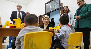 Cumhurbaşkanı Erdoğan'ın eşi Emine Erdoğan, Darülaceze sakinleriyle iftarda buluştu