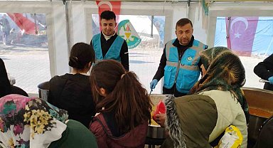 Deprem bölgesinde sıcak yemek desteği sürüyor