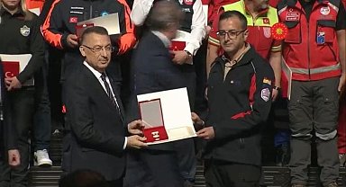 Deprem felaketinin isimsiz kahramanlarına 'Üstün Fedakarlık Madalyası'