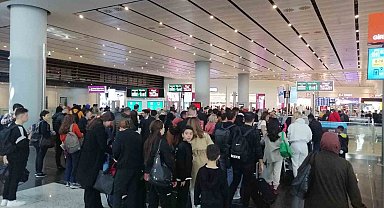 Depremzedeler bayram için memleketlerine dönüyor