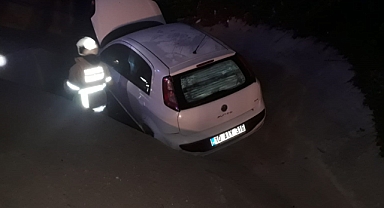 Direksiyon Hakimiyetini Kaybetti Yağmur Kanalına Düştü