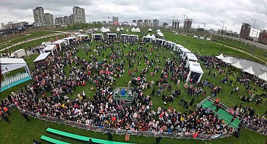 Dünya çocukları 23 Nisan coşkusunu Başakşehir'de yaşadı