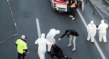 E-5 karayolunda ilginç anlar, bir adam yolun ortasına yattı