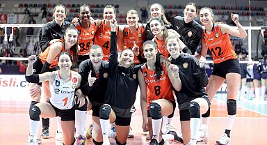 Eczacıbaşı Dynavit, lig etabını yenilgisiz tamamladı