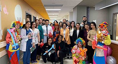 Eczacıbaşı Tüketici Sağlığı Pediatri Grubu 23 Nisan'ı hastanelerde geçiren çocukların yanındaydı