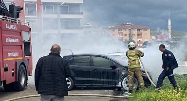 Edremit’te Park Halindeki Araç Alev Alev Yandı 