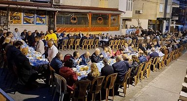Eski İzmir Erzurumlular Derneğinden 500 kişilik iftar sofrası