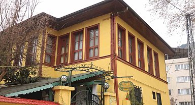 Evin İçindeki Türbe Ramazan'da İlgi Odağı Oldu