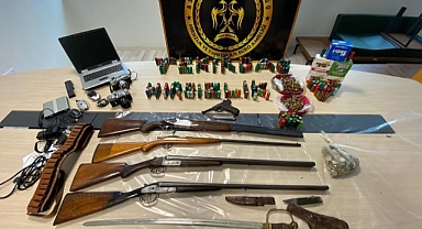   Evlerden Silah, Mermi Ve Elektronik Cihaz Çaldılar   