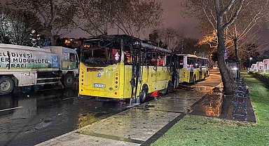 Fatih'te bir İETT midibüs alev alev yandı