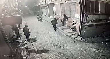 Fatih'te dehşet anları kamerada: Tartıştığı şahsı silahla vurarak öldürdü