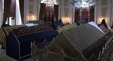 Fatih'te restorasyonu tamamlanan türbeler yeniden ziyarete açıldı