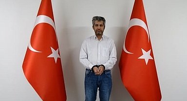 FETÖ'nün güncel finans yapılanmasında yer alan Mehmet Cintosun, MİT tarafından yurt dışında düzenlenen operasyonla yakalanarak Türkiye'ye getirildi.
