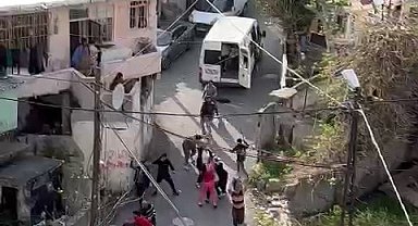 Gaziosmanpaşa'da sopalı 'nişan atma' kavgası kamerada