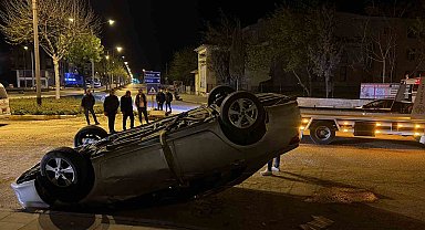 Gelibolu'da takla atan otomobildeki 2 kişi yaralandı