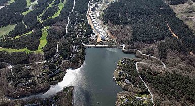 Gölet yakınındaki konutlar ilginç görüntüler oluşturdu