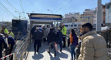Güngören'de tramvay raydan çıktı