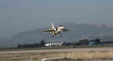 HÜRJET Jet Eğitim Uçağı ilk uçuşunu gerçekleştirdi