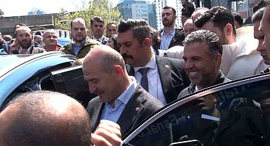 İçişleri Bakanı Soylu, Atatürk Oto Sanayi Sitesi'nde ustalarla Togg'u inceledi