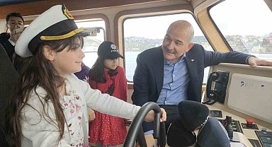 İçişleri Bakanı Soylu çocuklarla boğaz turu yaptı