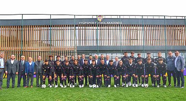 İçişleri Bakanı Soylu'dan Eyüpspor kulübüne ziyaret