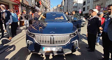 İçişleri Bakanı Süleyman Soylu, TOGG ile Esenler sokaklarını gezdi