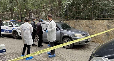   İki Genç Araçta Başlarından Vurulmuş Halde Bulundu   