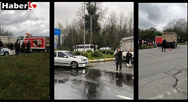 İki Kamyon Kavşakta Çarpıştı   