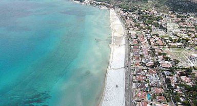 Ilıca Plajı beyaza büründü