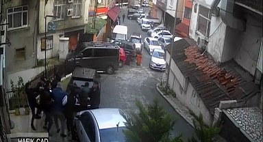 İstanbul'da dehşet anları kamerada: İşyerini basan gruptan bir kişi silahla havaya defalarca ateş açtı