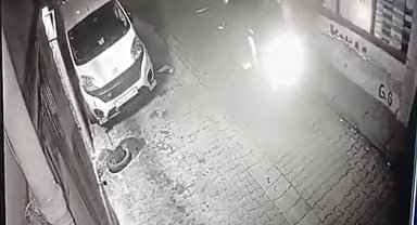 İstanbul'da dehşet anları kamerada: Motosikletini yakıp, işyerini kurşunladılar