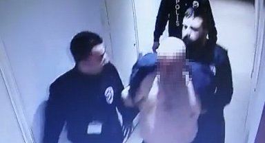 İstanbul'da film gibi gasp kamerada: İş adamını kelepçeleyip kaçırdılar